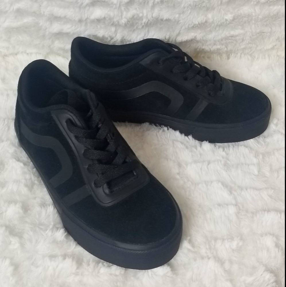 Big kid skater shoes